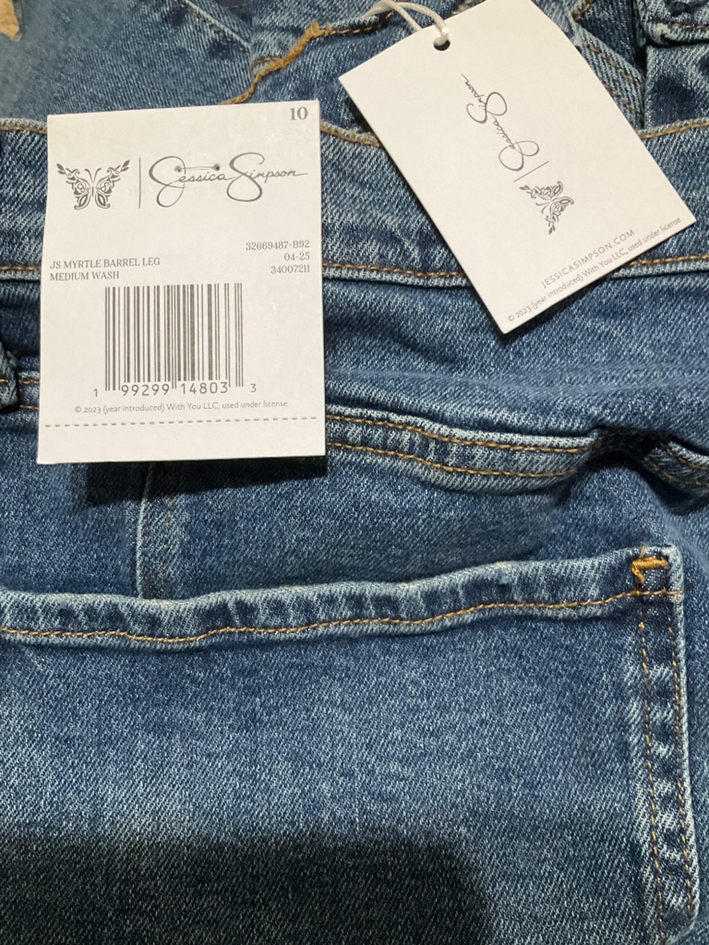 Jessica Simpson Women's and Women's Plus Myrtle Barrel Leg Jeans, Sizes 6, 10 - Picture 7 of 8